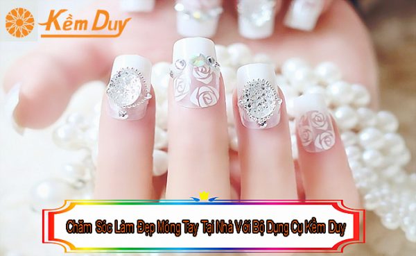 cham soc lam dep mong tay tai nha voi bo dung cu kem duy